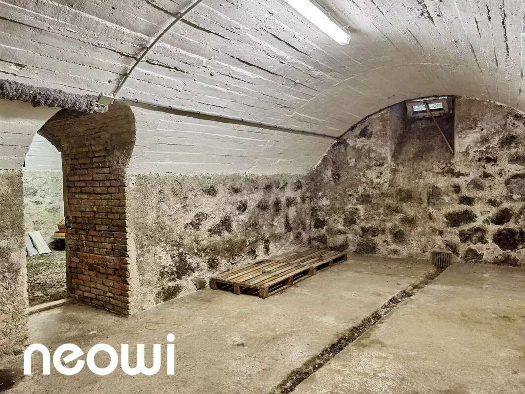 Maison à VIC-SUR-CERE