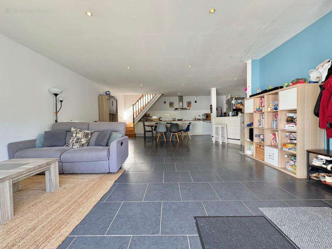 Appartement à CHENOVE