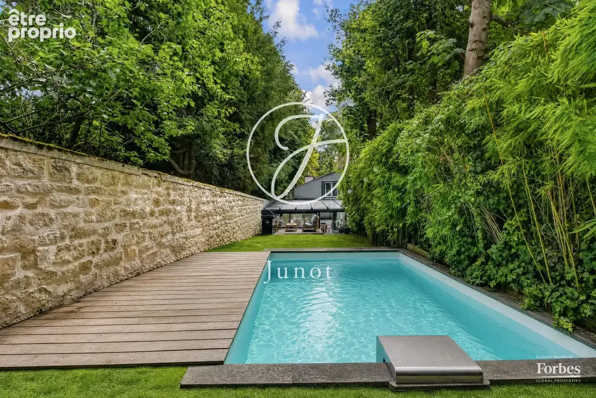 Saint-Cloud - MARCHÉ DES AVELINES - Maison 106 m² - Jardin 125 m² - photo 2
