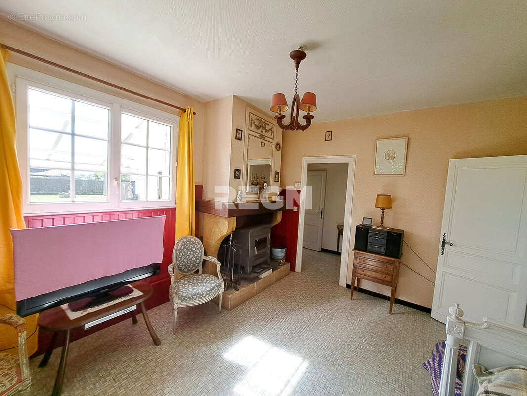 Maison à SAINT-PIERRE-D'EYRAUD