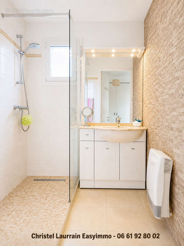 Appartement à LES SALLES-SUR-VERDON