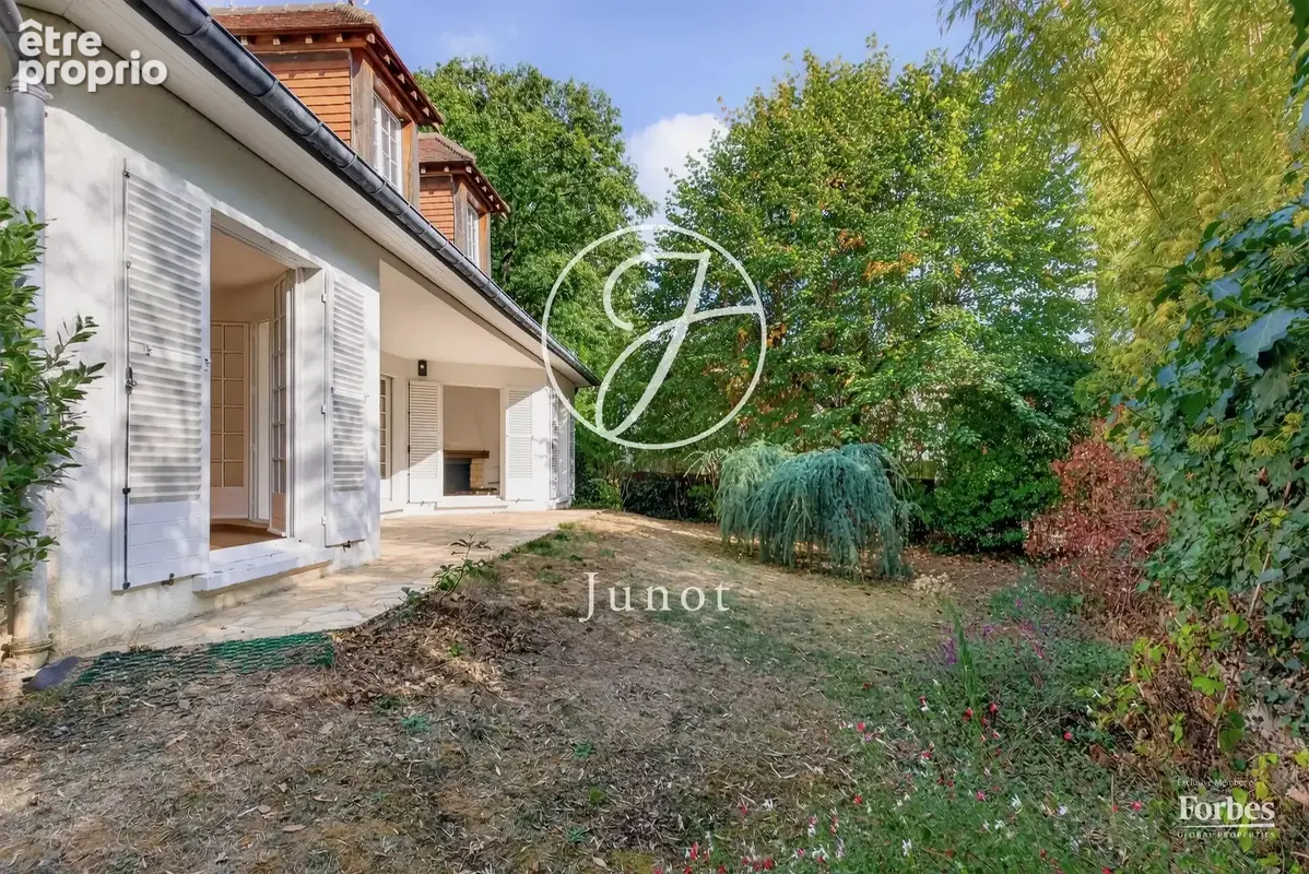 Garches - POINCARÉ - Maison de 266 m² - 5 chambres - Terrain de 1300 m² - photo 13