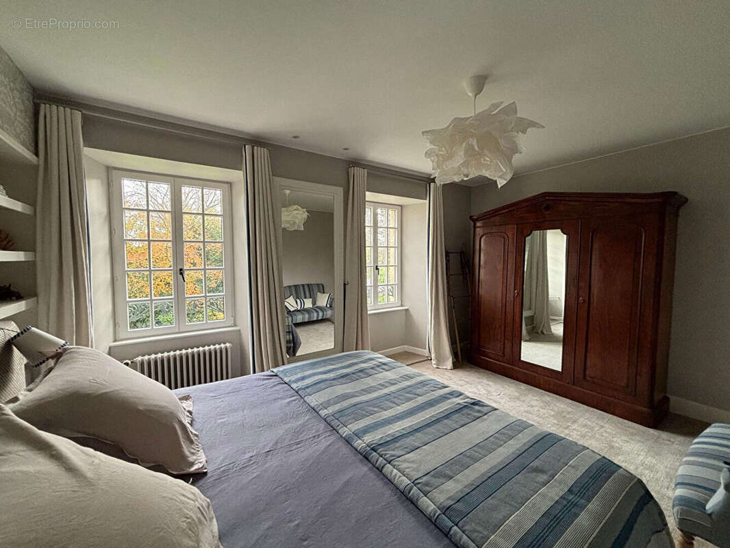 SAINT SAUVEUR LE VICOMTE, au coeur de la ville, grande maison de ville en excellent état - photo 12