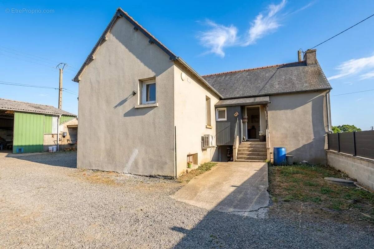 Maison à CLEDEN-POHER
