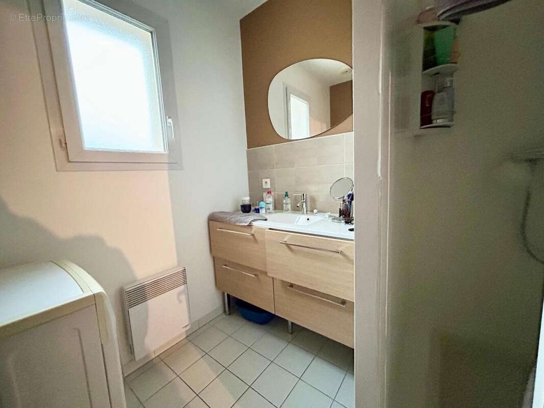   - Appartement à LES PONTS-DE-CE