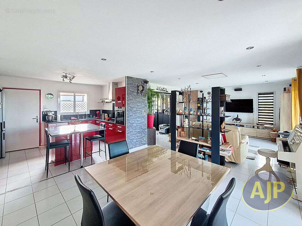 Maison à L'HERBERGEMENT