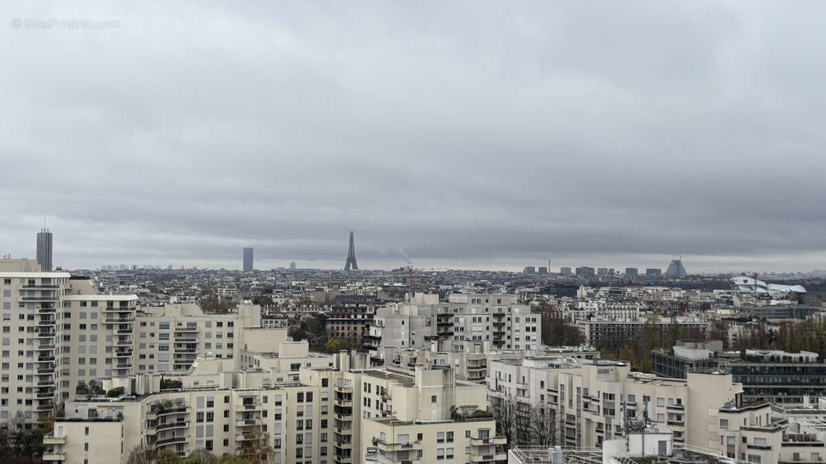 Appartement à COURBEVOIE