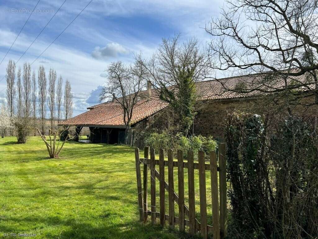Maison à CHAMPAGNE-MOUTON