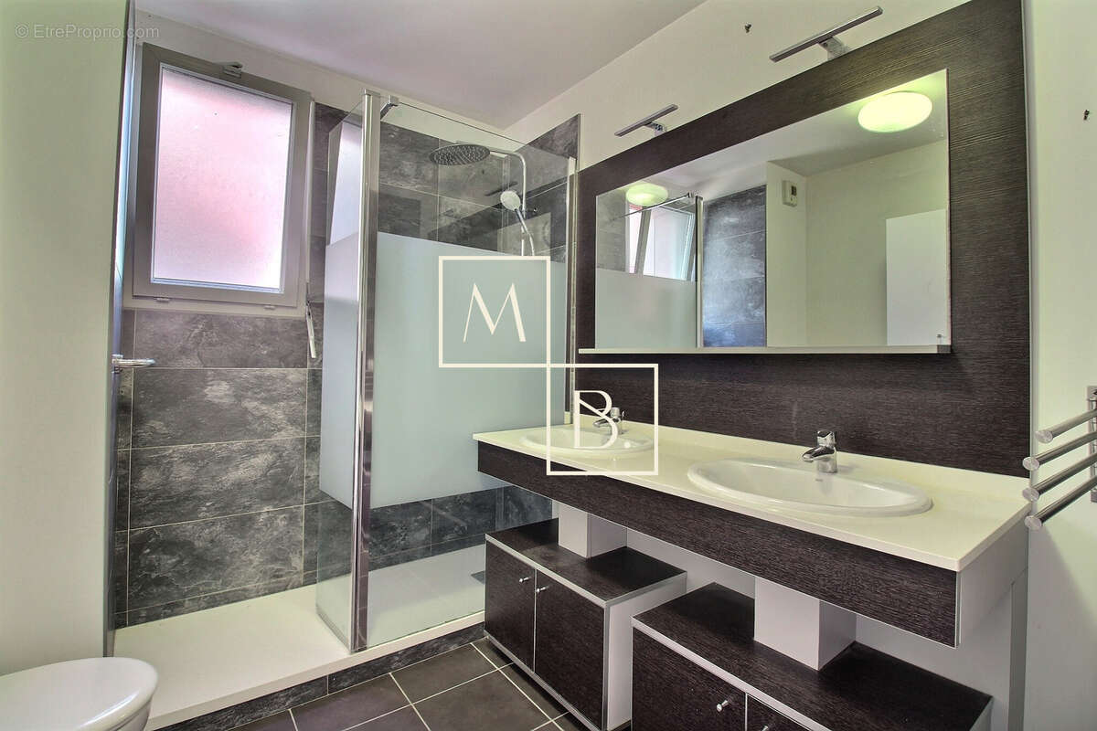 À vendre, Croix d'Argent, T4 de 101,46 m2 loi carrez avec 3 chambres, terrasse, loggia, garage et parking - photo 18