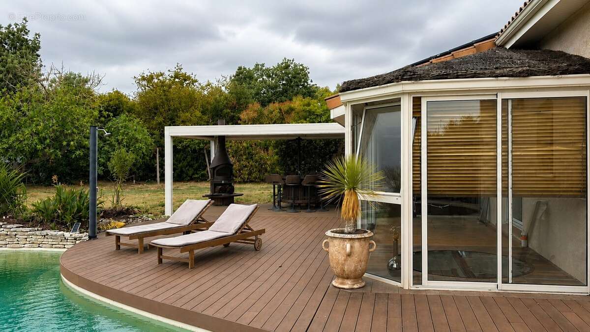Villa T6 de 154m² de plain pied sur terrain de 2540m² - photo 2