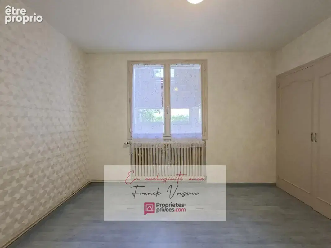 A VENDRE en Exclusivité aux Herbiers, maison plain-pied de 106 m2 avec 3 chambres et 1 dépendance sur une parcelle de 2200 m2 en - photo 4
