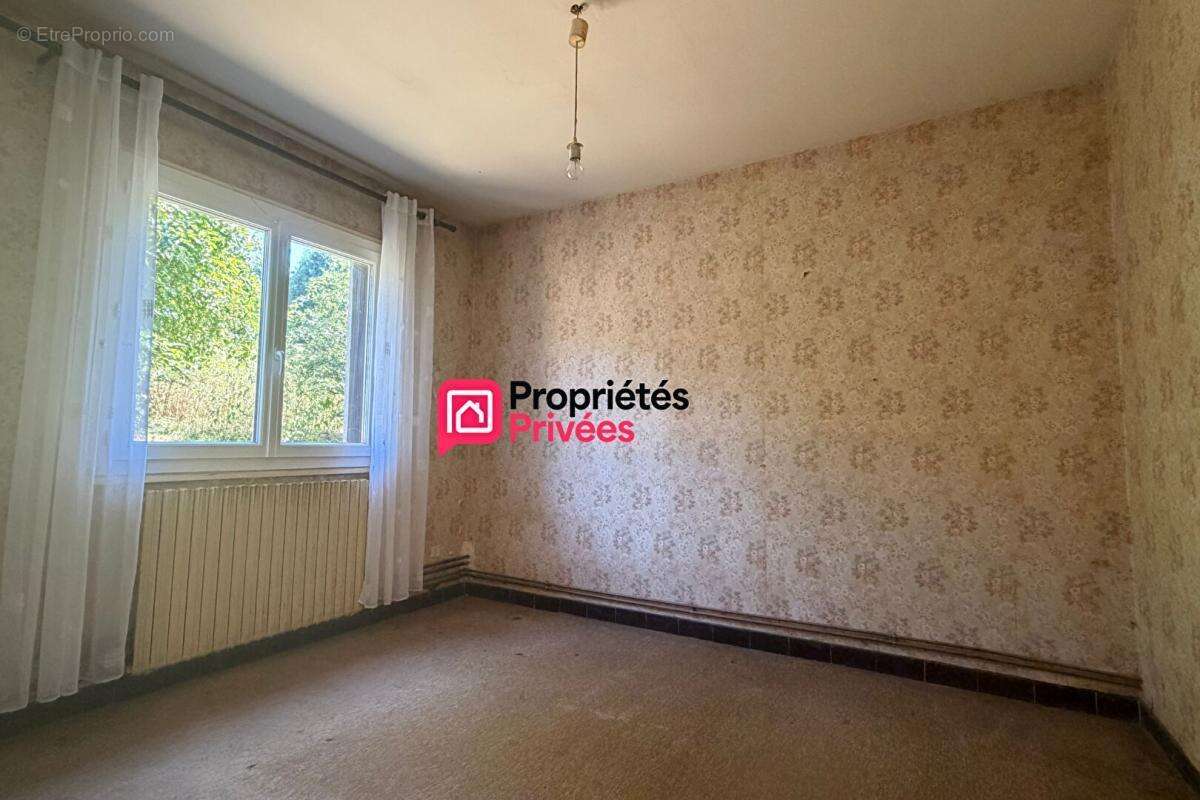 Maison 7 pièces de 140m² et  1748m² de terrain avec dépendances Manzat 63410 - photo 10