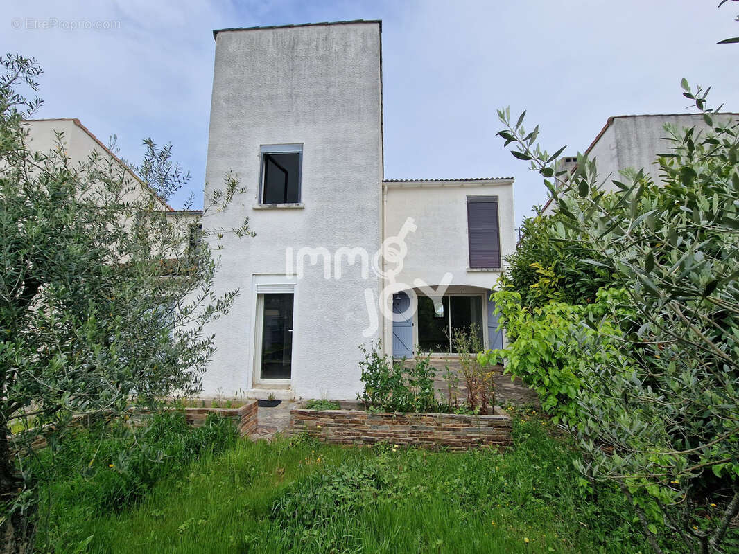 Maison à VILLEMOUSTAUSSOU