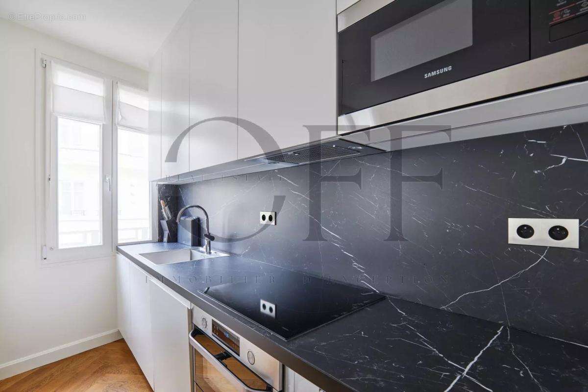 Appartement à PARIS-7E