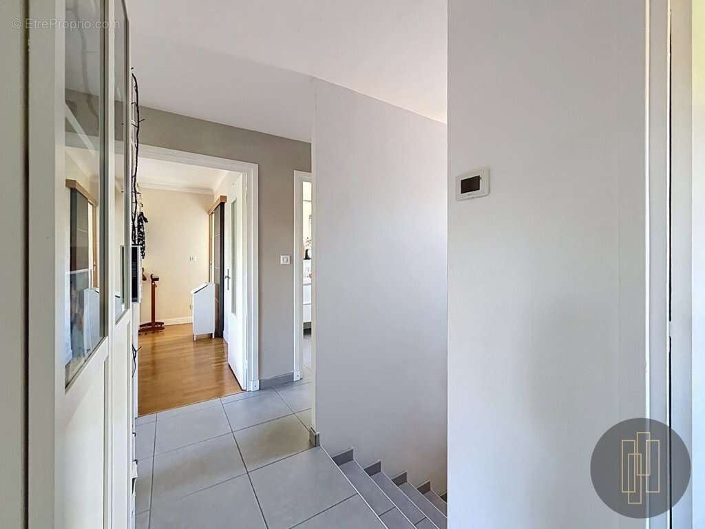 Villefranche Centre - Maison de 140 m² avec 4 chambres, grand séjour, garage dépendances et jardin 1 112 m² - photo 7