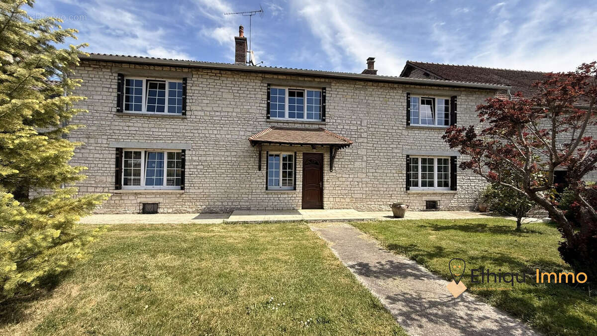 Maison à VILLE-SOUS-LA-FERTE
