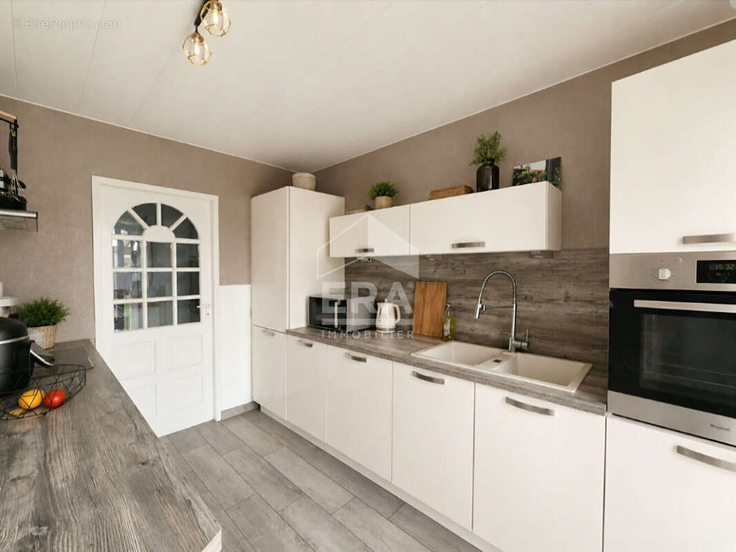 Maison mitoyenne, 3 chambres, jardin, garage, sous sol - photo 2