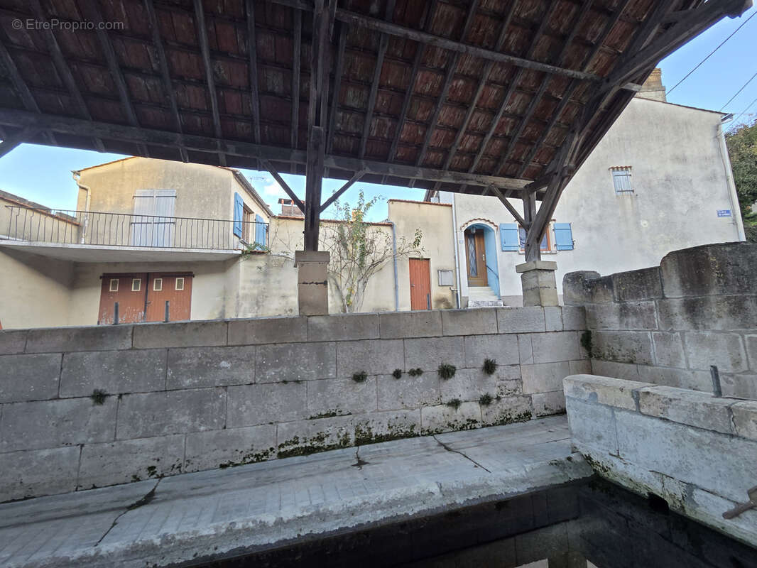 Maison à SAINT-MEME-LES-CARRIERES