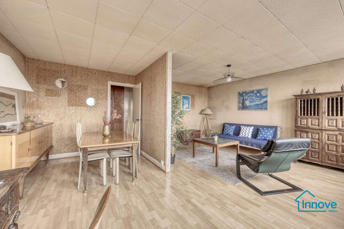 Appartement à PARIS-18E