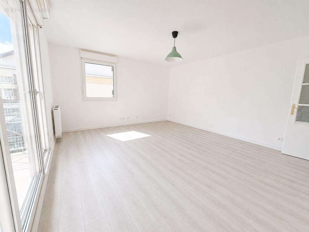 Très grand F3 - Terrasse - Centre Ville - photo 2
