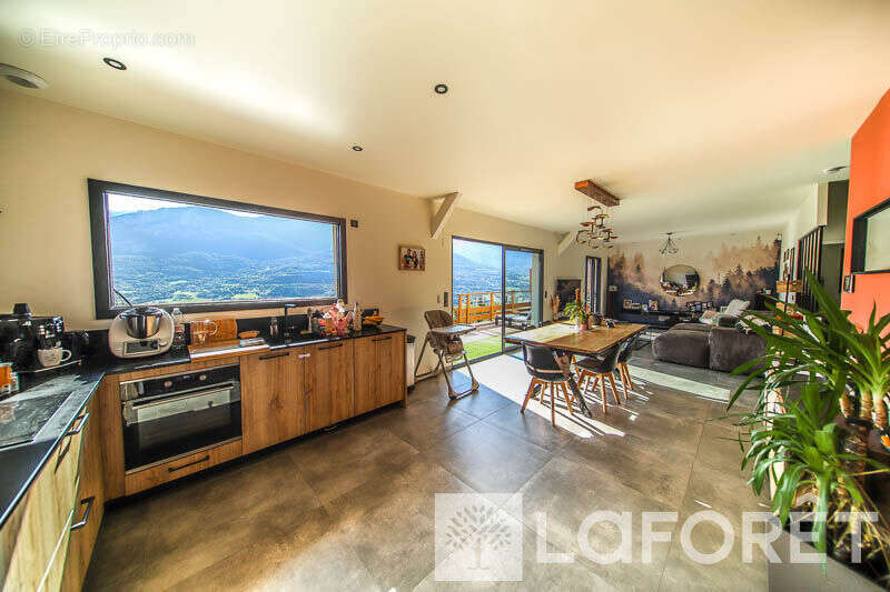 Maison à CHATEAUROUX-LES-ALPES