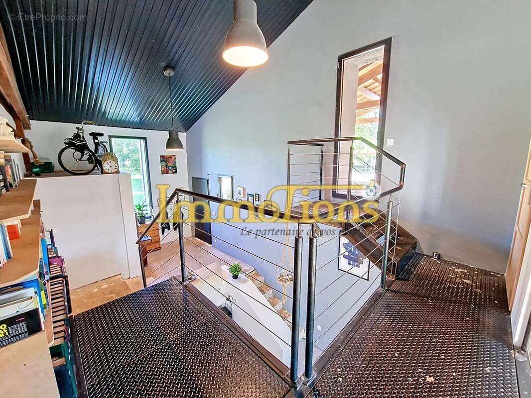 Maison à SAINT-HILAIRE-DU-ROSIER