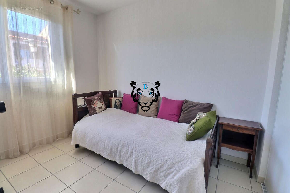 Maison à ROQUEBRUNE-SUR-ARGENS