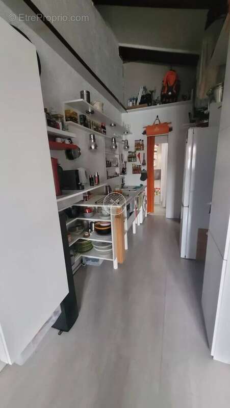 Commerce à ROQUEBRUNE-SUR-ARGENS