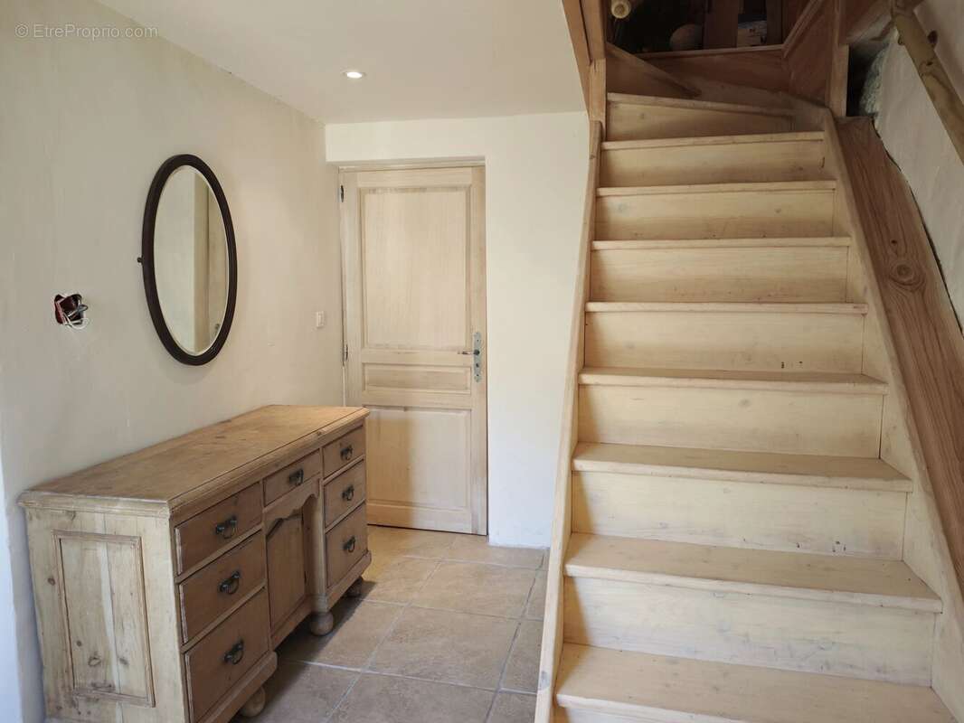 Jolie maison en pierres avec dépendances - photo 9