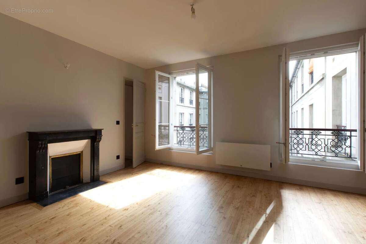 Appartement à PARIS-7E