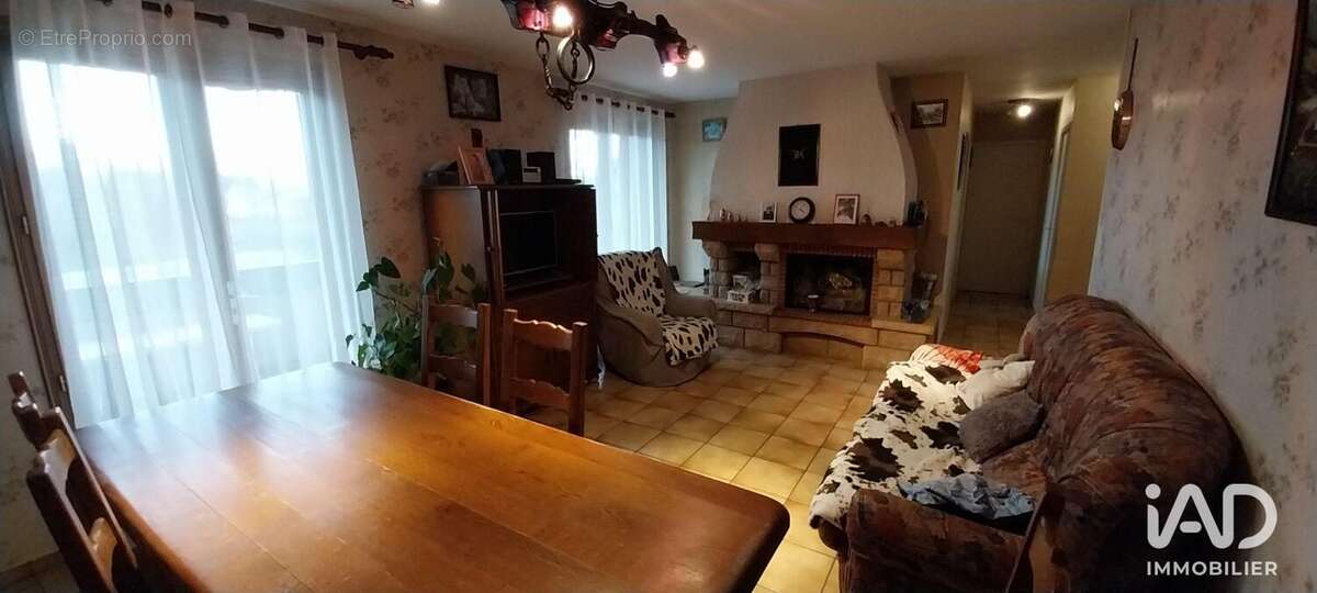 Photo 3 - Commerce à LA GOUTELLE