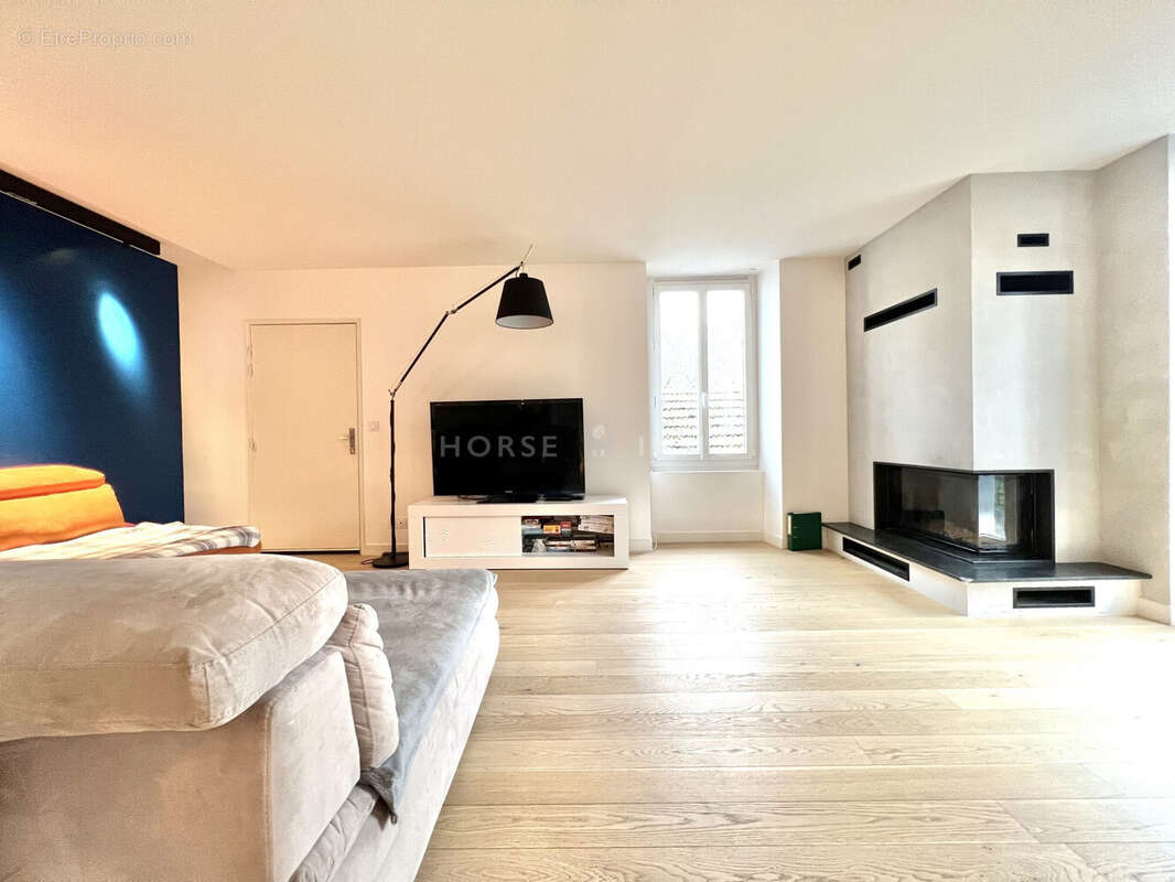 Maison 859 m² à Annemasse  - photo 9