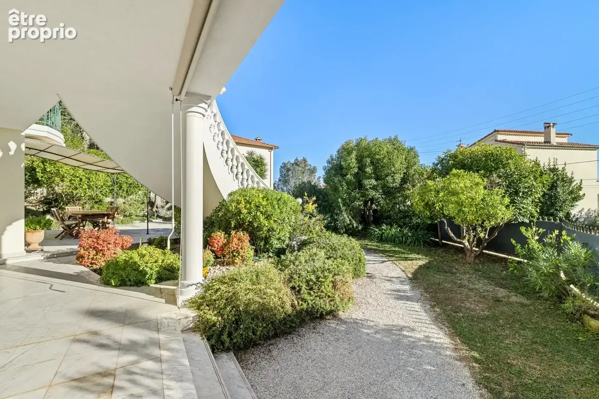 Nice Nord - Collines Saint-Sylvestre - Villa contemporaine 240m2 - jardin - photo 12