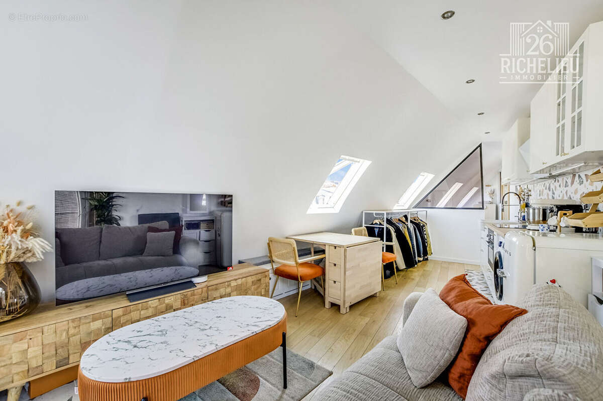 Paris 1er-Saint honoré, Pont Neuf.Appartement deux pièces 39m2 de charme - photo 12