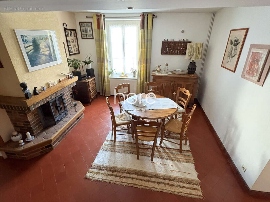 Maison à LA CELLE-SAINT-CYR