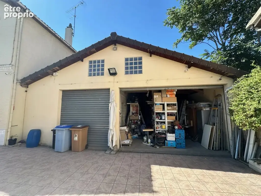 BOBIGNY - A 600m du Metro - Maison avec hangar et accès camion - photo 2