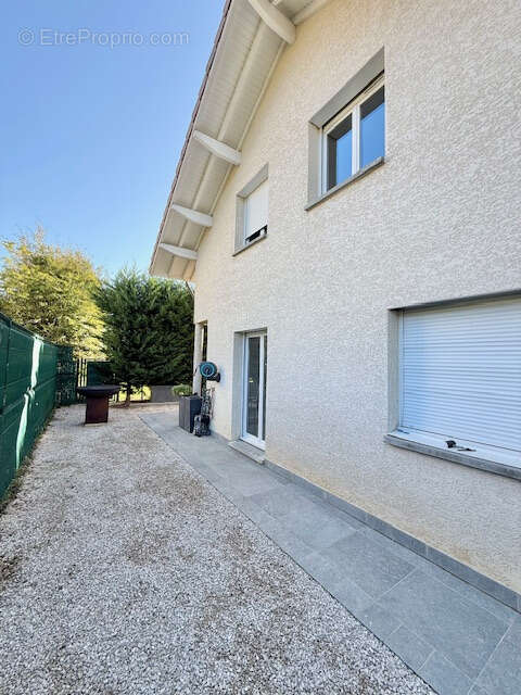 Maison à SAINT-GENIS-POUILLY