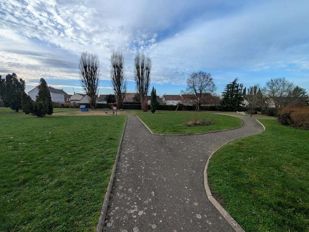 Appartement à LES CLAYES-SOUS-BOIS