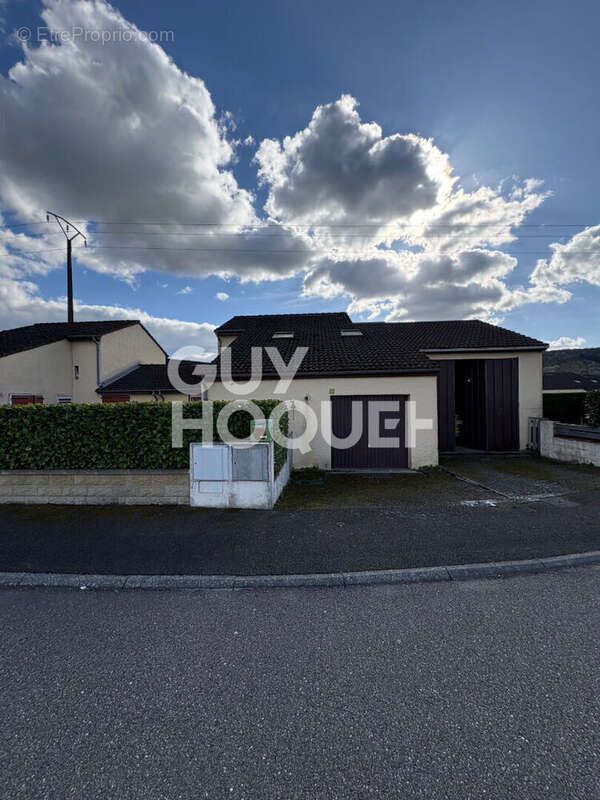 Maison à VAIVRE-ET-MONTOILLE