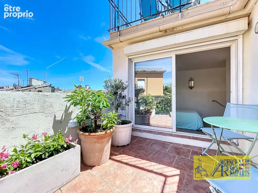 Maison de charme avec terrasse et  toit-terrasse   vue mer et vieille ville - Vieil Antibes - photo 11