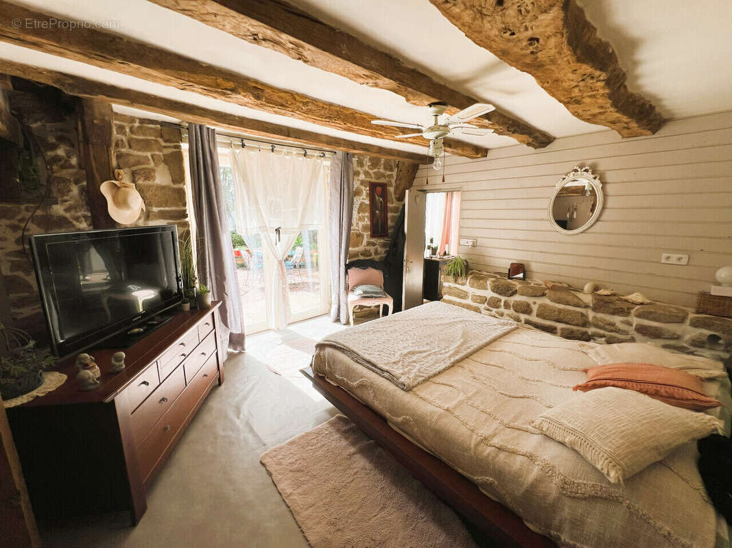 Maison à SAINT-MARTIAL-DE-GIMEL