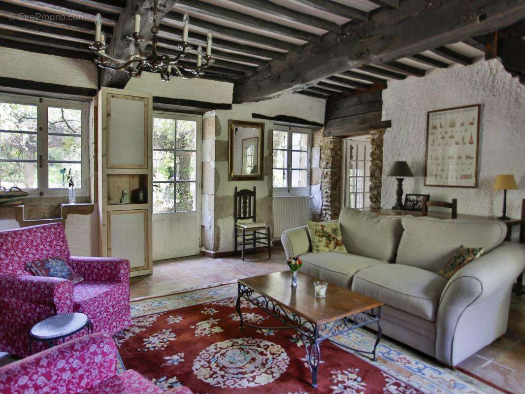 Maison à VIC-FEZENSAC