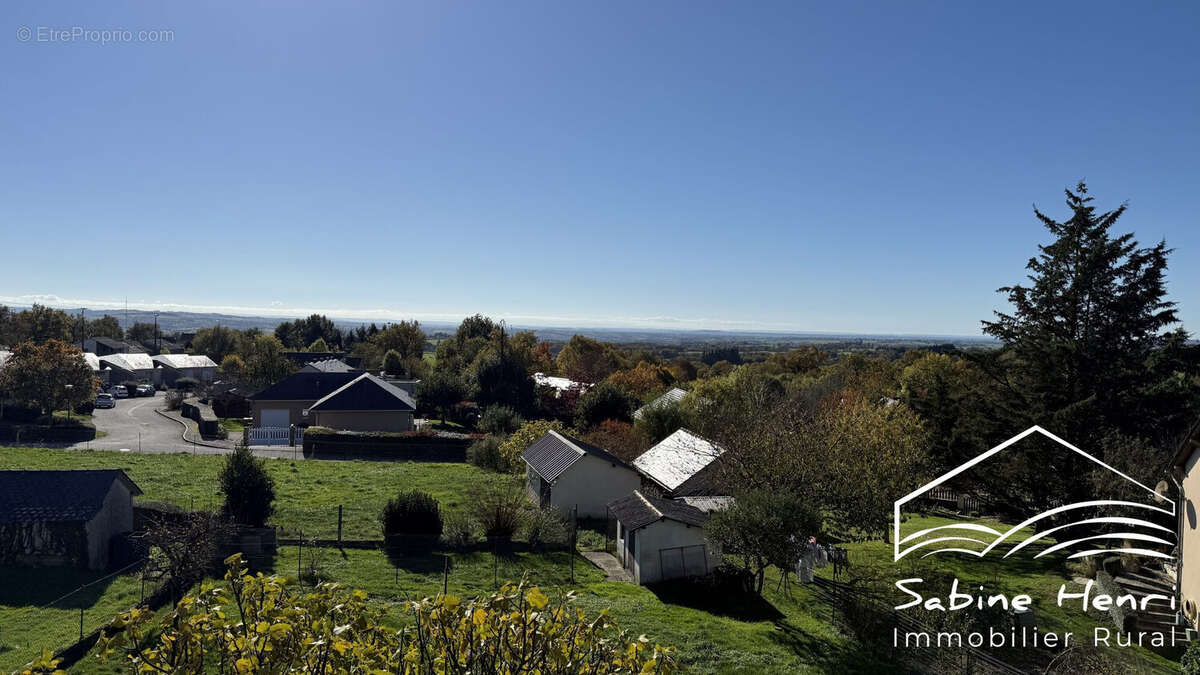 Maison à LA SALVETAT-PEYRALES