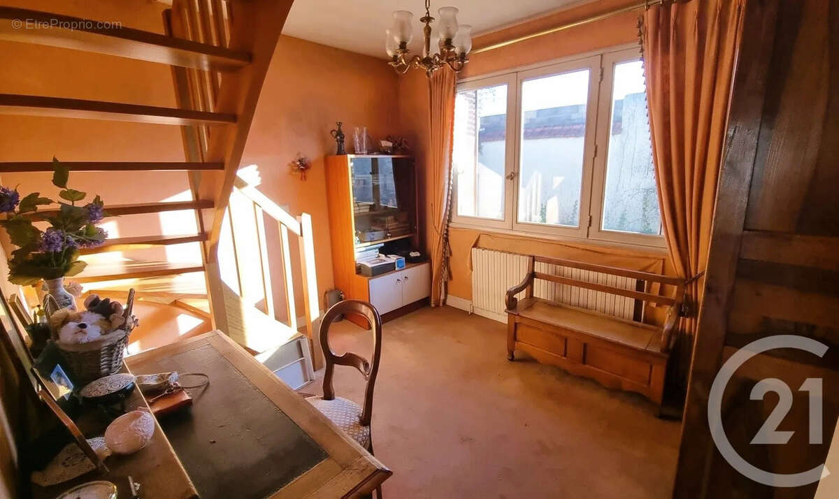 Maison à SAINT-MAUR-DES-FOSSES