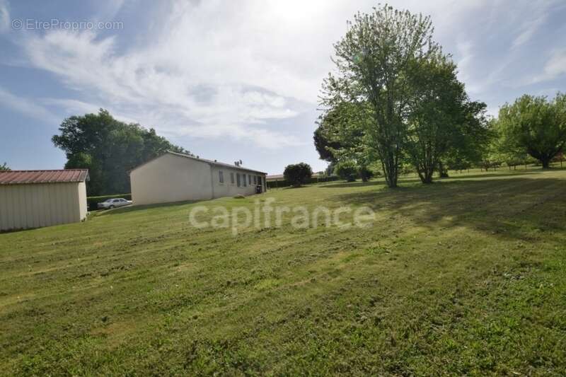 Maison de plain pied - 3 chambres - hangar - proche de MIRAMONT DE GUYENNE (47) - photo 5