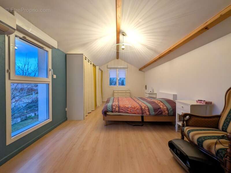 Maison à COMMELLE-VERNAY