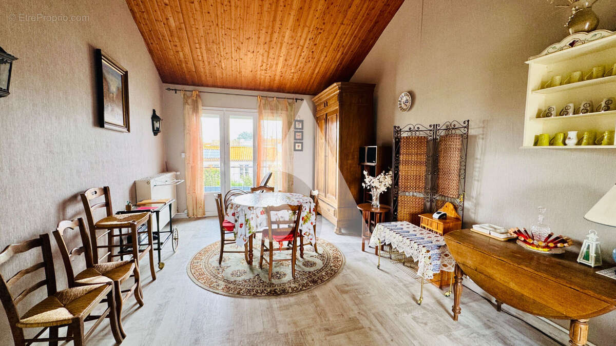 Maison  + studio + 2 garages + jardin - photo 3