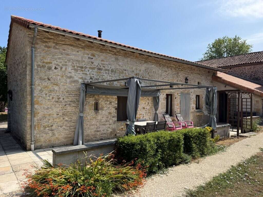 Propriété De Caractère Sur 2 Hectares Avec Deux Gîtes, Piscine Et Fort Potentiel De Développement - photo 27