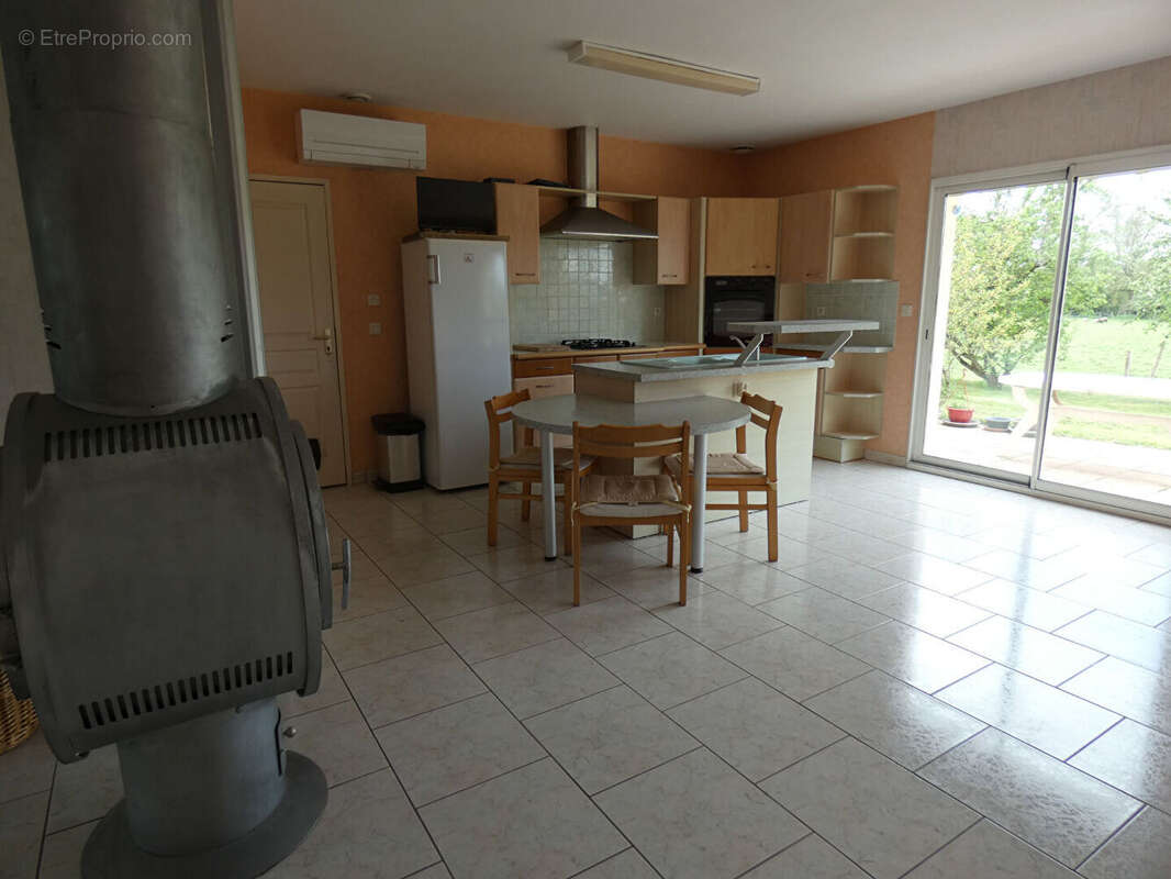 Maison à MOULINS-SUR-YEVRE