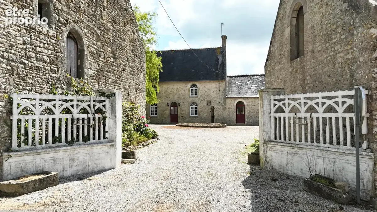 Belle propriété en pierre avec dépendances à rénover - photo 3